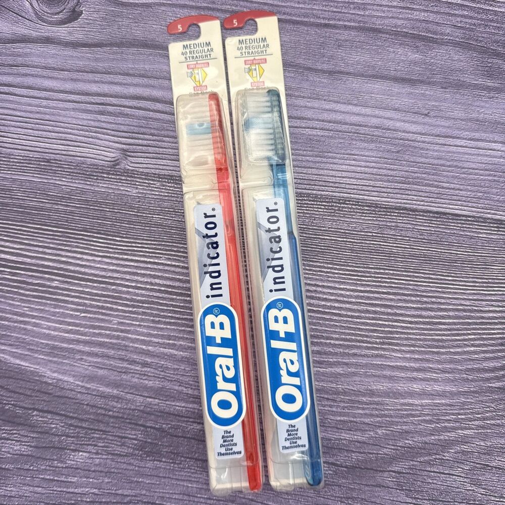 2 VTG Oral-B 40 Toothbrush Indicator MEDIUM Straight Bristles 4-ROW 1990s